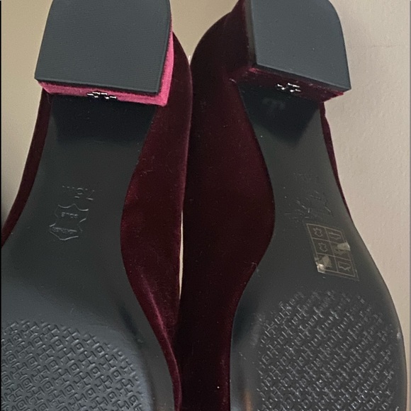 👠NIB Tory Burch Josephine Velvet Pumps 25MM Bordeaux👠 - Picture 4 of 8